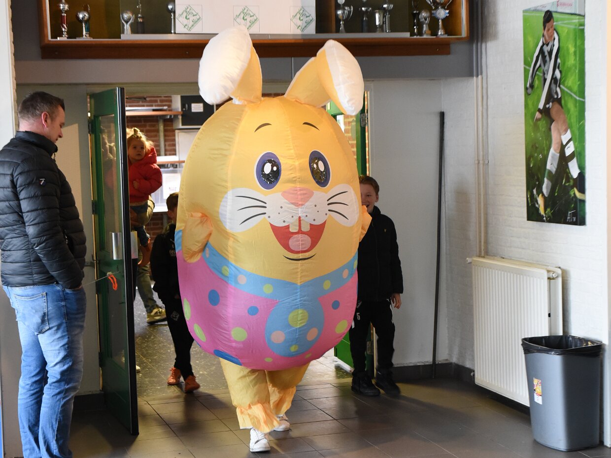 Paaseieren zoeken bij Sportclub